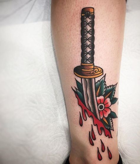 Kusarigama Tattoo, Traditional Guillotine Tattoo, Traditional Tattoo Sleeve, Skeleton Hand Tattoo, Fire Tattoo, Old School Tattoo Designs, Tattoo Desings, Pin Up Tattoos, Traditional Tattoo Art