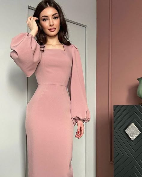 Party style bodycon outfits 2022☺️ Prom Dresses Square Neck, Flowers Architecture, Tea Length Formal Dresses, Girls In Dresses, Satin Sleeves, Women Prom Dresses, Classy Party, Party Dress Classy, Soiree Dresses