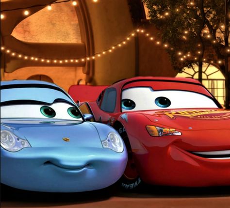 Cars Couple Wallpaper, Mq Queen, Cars Couple, Mcqueen And Sally, Couple Cartoon Characters, Cars Rayo Mcqueen, Flash Mcqueen, 90s Wallpaper Hip Hop, Disney Characters Wallpaper