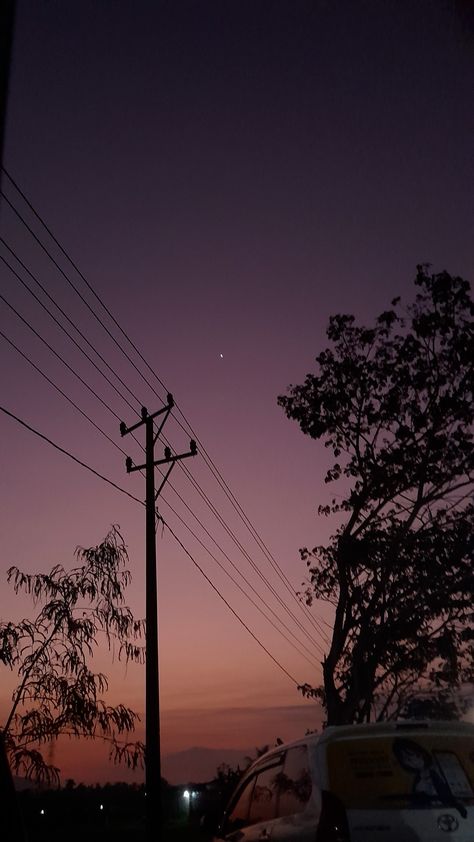 #wallpaper #wallpapers #aesthetic #aesthetics #venus #evening #sunset #purple #sky #purplesky Evening Aesthetic Sky, Evening Sunset Photography, Purple Sky Aesthetic, Moon Film, Evening Aesthetic, Sunset Purple, Aesthetic View, Twilight Sky, Views Video