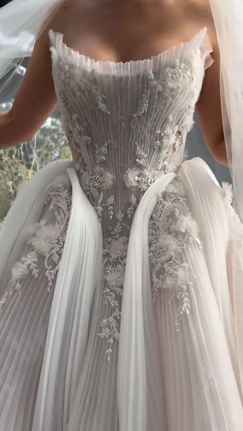 Unique Couture Wedding Dresses, Trend Bride Dress 2024, Self Made Wedding Dress, 2024 Bride Trends, Vintage Aesthetic Wedding Dress, Wedings Drees 2024, Unique Wedding Dresses Vintage Elegant, Wedding Dresses 2024 Trend, Wedding Reception Bride Outfit