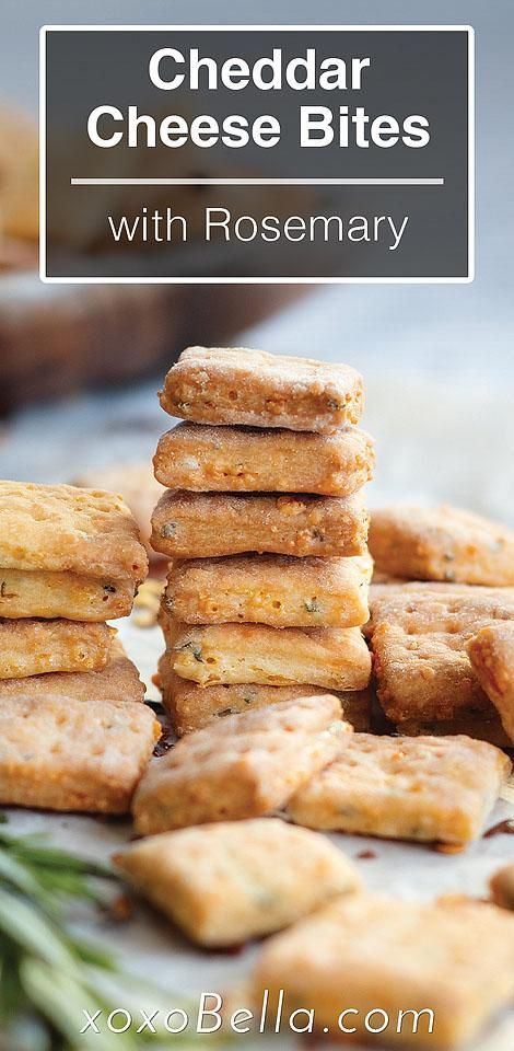 Cheddar Crackers Recipe, Cracker Bites, Cheese Cracker Recipe, Cheese Cookies Recipe, Parmesan Crackers, Homemade Crackers Recipe, Seasoned Crackers, Homemade Cheese Crackers, Cheesy Crackers