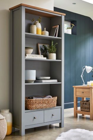 Corner Shelf Ideas, Tall Shelf, Grey Shelves, Tall Shelves, Country Interiors, Living Room Organization, House Things, Bookcase Shelves, Bookshelf Decor