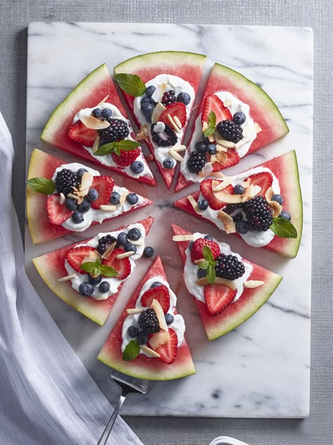 Watermelon Board | Sweet Watermelon Pizza Watermelon Pizza Recipes, Watermelon Pizza, Sweet Pizza, Sweet Watermelon, Fruit Pizza, Dessert Pizza, Watermelon Recipes, Summer Snacks, Kue Ulang Tahun