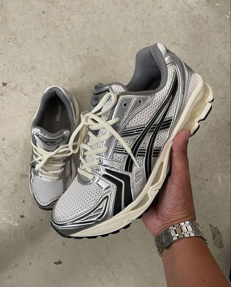 Mens Fashion Week Street Style, Urban Shoes, Diy Sneakers, Asics Gel Kayano, Fashion Shoes Sneakers, Trainers Fashion, Fresh Shoes, Hype Shoes, Shoe Inspo