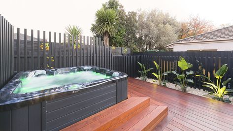 Outdoor Spa Area Ideas, Spa Pool Area, Scandinavian Spa, Spa Landscaping, Backyard Spa, Spa Area, Timber Fencing, Spa Ideas, Small Courtyards