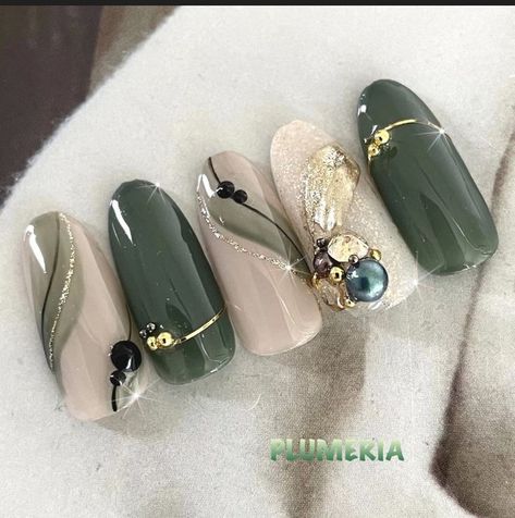 Gold Nail Art, Magic Nails, Elegant Nail Art, Nail Salon Design, Gel Polish Nail Art, Green Nail Designs, Beauty Nails Design, Black Nail Art, Nail Jewels