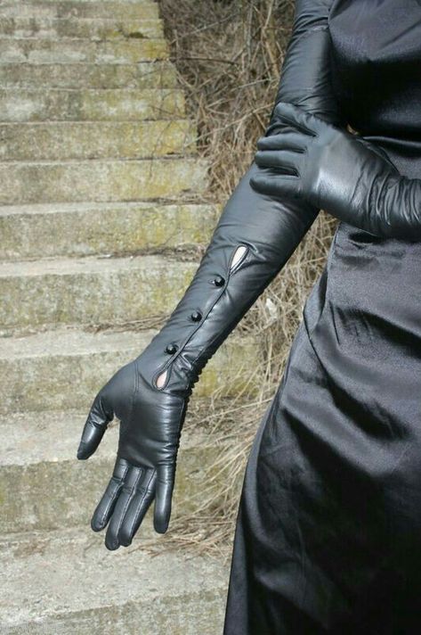 Black leather opera gloves Long Leather Gloves, Yennefer Of Vengerberg, Fashion Gloves, Gloves Fashion, Vintage Gloves, Opera Gloves, Look Retro, Black Leather Gloves, Driving Gloves