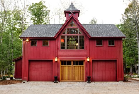 Small Barn Home, Carriage House Garage Doors, Yankee Barn Homes, Plan Garage, Rustic Barndominium, Carriage House Garage, Barn Homes Floor Plans, Carriage House Plans, Yabu Pushelberg