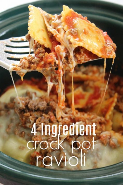 This ravioli bake easy recipe is one of our family's favorite weeknight meals. Plus, it's a four ingredient dinner, too! Crock Pot Ravioli, Crockpot Ravioli, Casserole Crockpot Recipes, Ravioli Casserole, Sausage Crockpot, Ravioli Bake, Bake Easy, Family Dishes, Ravioli Recipe