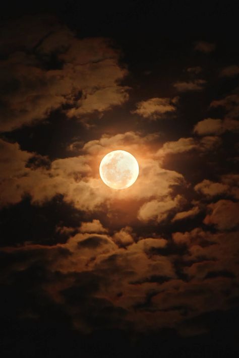 Night Full Moon, Background Moon, Backgrounds Girly, Cloud Photos, Moon Clouds, Clouds Photography, Moon Photos, Look At The Moon, Scenery Background