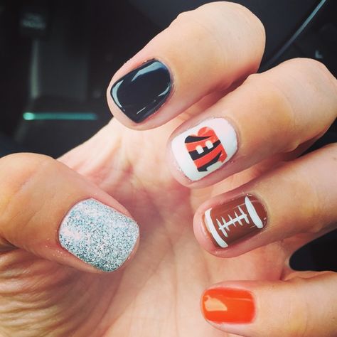 Cincinnati Bengals nails Nail Designs Football, Bengals Nails, Nails Football, Nfl Nails, Football Nail Designs, Football Nail Art, Sports Nails, Football Nails, Tiger Nails