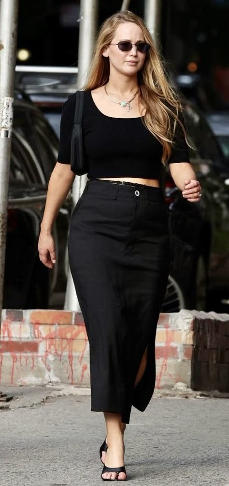 Jennifer Lawrence Interview Outfits, Celebrity Street Style 2023 Summer, The Row Jennifer Lawrence, Jennifer Lawrence New Style, Jlaw Street Style, 2023 Celebrity Street Style, Jennifer Lawrence Street Style Casual, Jennifer Lawrence Street Style Summer, Jennifer Lawrence Fashion