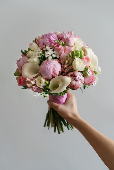 Compact Wedding Bouquet, Fresh Flower Bouquets Wedding, Delulu Era, Simple Wedding Bouquets, Luxury Bouquet, Flower Wedding Bouquet, Bridal Bouquet Flowers, Bouquet Ideas, Fresh Flower