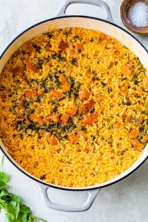 Latin Yellow Rice - Skinnytaste Latin Rice, Yellow Rice Recipe, Yellow Rice Recipes, Meat Dish, Rice Side Dishes, Yellow Rice, Healthy Recipies, Skinny Taste Recipes, Cooking Light