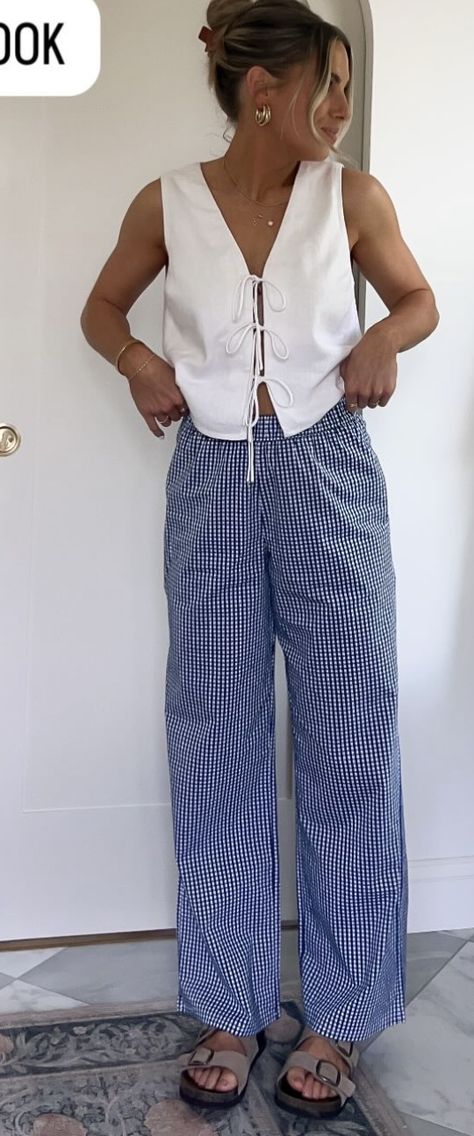 Europe Vacay Outfits, Study Abroad Spain Outfits, Blue Striped Pants Outfit Summer, Cool Girl Summer Outfits 2024, Comfy Beach Outfit Cold, St Augustine Florida Outfit, Spring 2025 Outfits Aesthetic, Eroupe Travel Aesthetic Outfit, Eastern Europe Summer Outfits