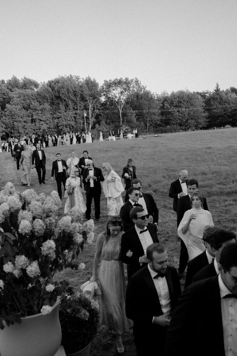 British Vogue Wedding, Estate Wedding Aesthetic, Country Estate Wedding, New England Beach Aesthetic, New England Summer Wedding, East Coast Wedding Aesthetic, Southampton Wedding, Maine Summer Wedding, Romantic Backyard Wedding