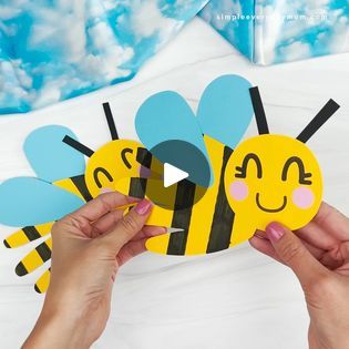 Bee Handprint Craft | 🐝 Handprint Bee Craft ✂️ Get the template on the blog | By Simple Everyday Mom | Facebook Bee Handprint Art, Handprint Bumblebee, Hand Print Bee Craft, Bee Toddler Craft, Bumble Bee Construction Paper, Handprint Craft, Bee Crafts, Handprint Art, Hand Print