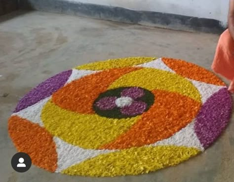 Pookolam Design, Onam Pookalam Design Simple, Onam Decoration, Onam Ideas, Easy Rangoli Patterns, Rangoli Idea, Carpet Design Pattern, Onam Pookalam Design, Floral Rangoli