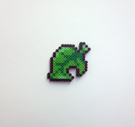 Melted Bead Keychain, Perler Gift Ideas, Worm Perler Bead, Cute Hama Beads, Fuse Beads Ideas Cute, Perler Bead Minecraft, Bead Mosaic, Melty Bead Designs, Melt Beads Patterns