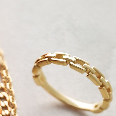 This gorgeous chain link ring features interlocking 14K gold links that cover most of the band. This piece stuns when stacked with complementary rings or on its own. Elegant Stackable Link Chain Ring, Gold Chain Link Ring Made Of Metal, Elegant Gold Plated Chain Link Ring, Gold Metal Link Chain Ring, Gold Plated Chain Link Ring, Linking Rings, Fancy Jewelry, Stacking Rings, Chain Link