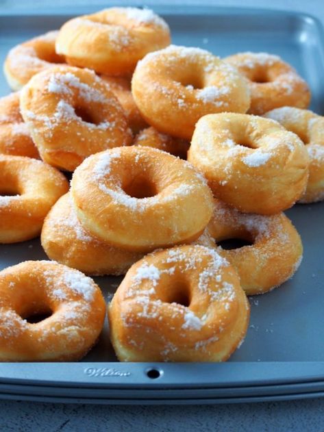 Basic Fried Donuts - Woman Scribbles Deep Fried Donut Recipe, Soft Donut Recipe, Fried Donut Recipe, Fried Doughnut Recipe, Easy Doughnuts, Donut Recipe Fried, Mallorca Bread, Beignets Cuits, Deep Fried Donuts