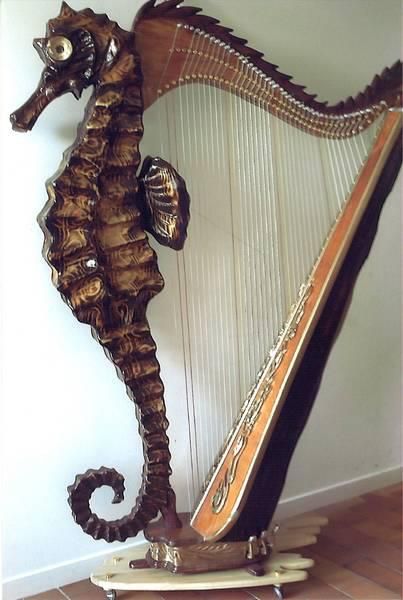 Seahorse Harp. Playing The Harp, Celtic Harp, Harps Music, Instruments Art, The Harp, Musical Art, Sea Horse, Making Music, String Instruments