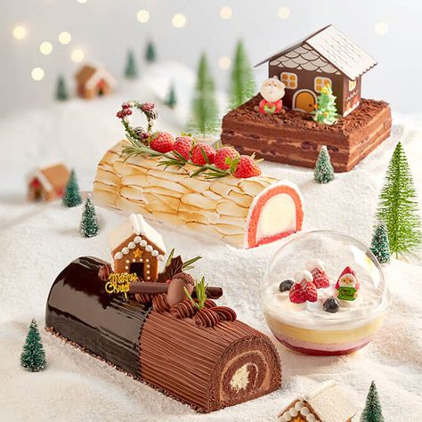 Yule Log Cake Decoration, Christmas Log Cake, Log Cakes, Christmas Yule Log, Chocolate Yule Log, Christmas Pastries, Yule Log Cake, Xmas Desserts, Christmas Log