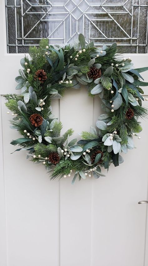 Wreath Making Party, Rustic Christmas Crafts, Scandi Christmas Decorations, Homemade Christmas Wreaths, Advent Decorations, Handmade Christmas Wreaths, Christmas Decor Inspiration, Christmas Card Art, Xmas Wreaths