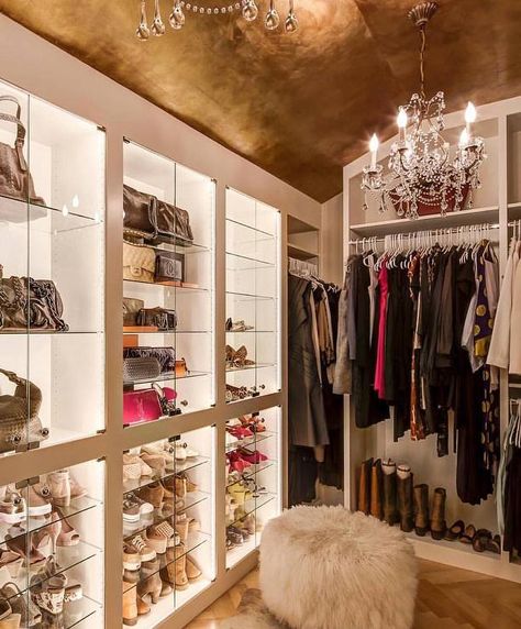 Uℓviỿỿa S. Glam Room Ideas, Glam Closet, Dressing Design, Organized Closet, Dressing Room Closet, Amazing Closets, Dream Closet Design, Beautiful Closets, Gold Ceiling