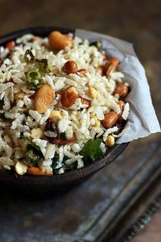 Chivda Recipes, Indian Dry Snacks, Poha Chivda, Healthy Indian Snacks, Poha Recipe, Rice Flakes, Diwali Snacks, Indian Appetizers, Savoury Snacks