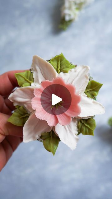 A Lily Flower, Cakes Flowers, Cupcake Decorating Tips, Piping Techniques, Team Orange, Team Pink, Sunday Vibes, Blue Cakes, Cake Decorating Designs