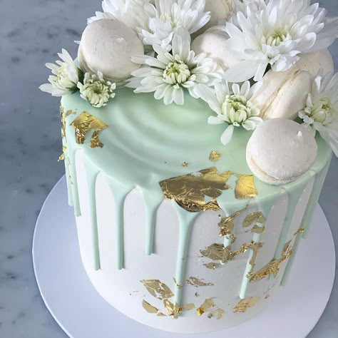 Mint Green Cake, Mint Green Wedding Cake, Mint Green Cakes, Botanical Party, Popular Cakes, Mint Wedding Cake, Green Birthday Cakes, Macaroon Cake, Eid Cake