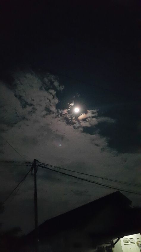 Night Moon Images, Rainy Sky, Moonlight Photography, Sky Images, Night Sky Photography, Cool Pictures For Wallpaper, Sky Photography Nature, Night Moon, Moon Pictures