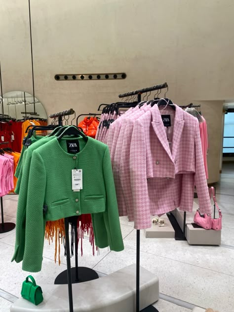 #zara #sets #spring #colours #aesthetic #otd #instagram Zara Sets, Fashion Boutique Interior, Zara Aesthetic, Colours Aesthetic, Zara Clothes, Zara Looks, Blazer Outfits Casual, Spring Colours, Mode Zara