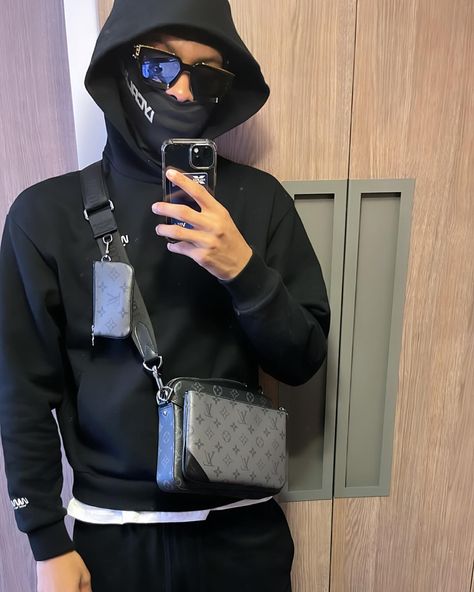 Bag Outfit Men, Lv Bag Outfit, Drip Outfit Men Black, Luis Viton, Lui Viton, Vuitton Bag Outfit, Louis Vuitton Bag Outfit, Mens Hairstyles Curly, Drippy Fits