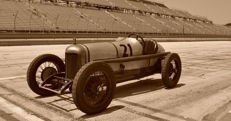 Harry Miller was an American race car designer and builder who was most active in the 1920s and 1930s. In the opinion of noted Ameri... Indy Roadster, Classic Race Cars, Classic Racing Cars, Old Race Cars, Car Goals, American Racing, Vintage Race Car, Indy Cars, Unique Cars