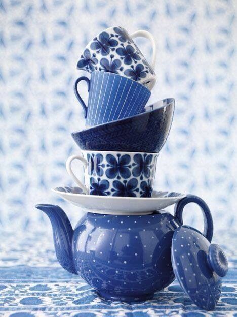 Blue And White Dishes, Photo Bleu, Blue Friday, Blue Teapot, Everything Is Blue, Foto Tips, White Dishes, Blue And White China, Teapots And Cups