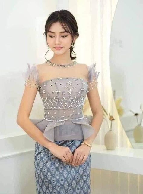 Modern Khmer traditional clothes💛Design : Lady Tailor. Khmer Traditional Clothes, Cambodian Dress, Khmer Dress, Burmese Clothing, Cute Short Dresses, Corset Tops, Myanmar Dress Design, Myanmar Dress, Traditional Clothes