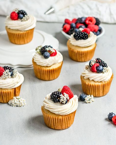 These easy vegan vanilla cupcakes get topped with vanilla buttercream & fresh berries for the best Vegan Vanilla Berry Cupcakes! These unique cupcakes are perfect for a Birthday party, Memorial Day picnic, or Fourth of July BBQ. These moist & fluffy vegan berry cupcakes made with coconut oil are topped with dairy-free frosting & fresh strawberries, blackberries, & blueberries. An easy dessert recipe to feed to a crowd! #vegan #berrycupcakes #vegancupcakes #recipe #sgtoeats Eggless Vanilla Cupcakes, Memorial Day Picnic, Chocolate Cherry Cupcakes, Vegan Vanilla Cupcakes, Berry Cupcakes, Dairy Free Frosting, Vegan Frosting, Unique Cupcakes, Vanilla Cupcake Recipe