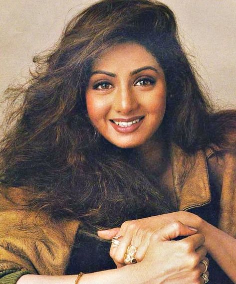 90s Model Aesthetic, Sri Devi, Retro Photoshoot, 90s Actresses, 90s Bollywood Aesthetic, Old Film Stars, Retro Bollywood, 90s Model, Indian Fashion Saree