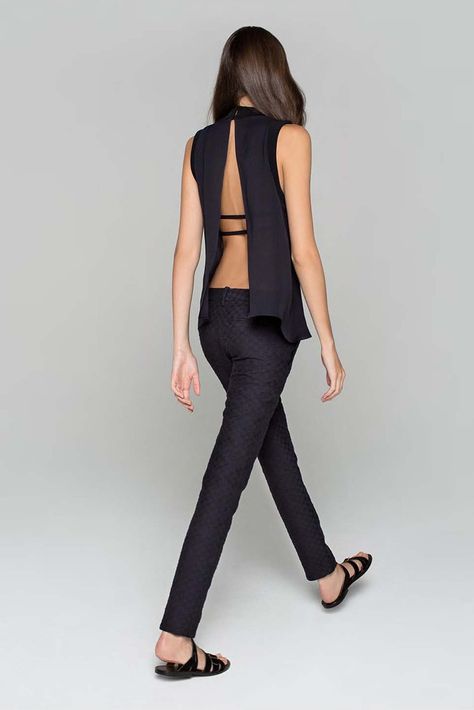 A.L.C. Resort 2014 Black Backless Top, Street Mode, Open Sesame, Woman In Black, Open Back Top, Backless Top, 2014 Fashion, Black Trousers, Top T Shirt