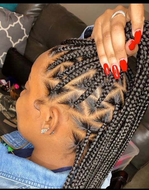 Medium knotless braids triangle parts on natural hair   Hair:  @hairr_by_tiffany Model: @amiibee__ Knotless Parts, Box Braids Sizes, Triangle Parts, Medium Knotless, Knotless Braid, Triangle Box Braids, Braids Knotless, Twisted Hair, Feed In Braids Hairstyles