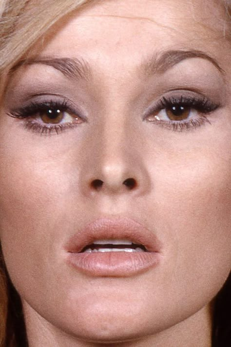 Old Hollywood Makeup, Clueless Quotes, 60s Makeup, 70s Makeup, Hollywood Makeup, Ursula Andress, Retro Makeup, Bond Girl, Ingrid Bergman