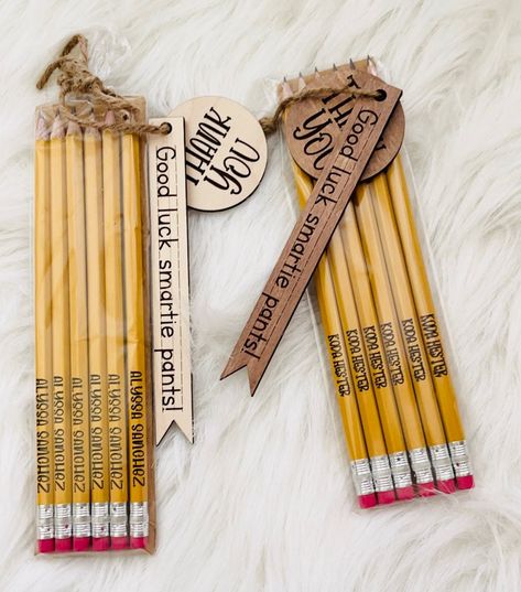 Personalized pencils in sets of 6 or 12  There are 4 choices:  6 generic no. 2 pencils 12 generic no. 2 pencils  6 Ticonderoga pencils 12 Ticonderoga pencils Pencils will be packages as shown and includes thank you tag with a smarty pants tag. I have included in the purchase options if you want a lt or dark tag or if you want to use Alyssa font or Koda font! Please message me if you have any questions Cheap Wedding Favors, Engraved Pencils, Personalized School Supplies, Laser Engraved Ideas, Personalized Pencils, School Pencils, School Celebration, Smarty Pants, Gifts Teacher