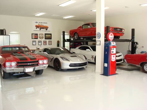 Colonial Garage, Awesome Garages, Garage Inspiration, Car Guy Garage, Classic Car Garage, Garage Pictures, Art Garage, Checkerboard Floor, Toy Garage