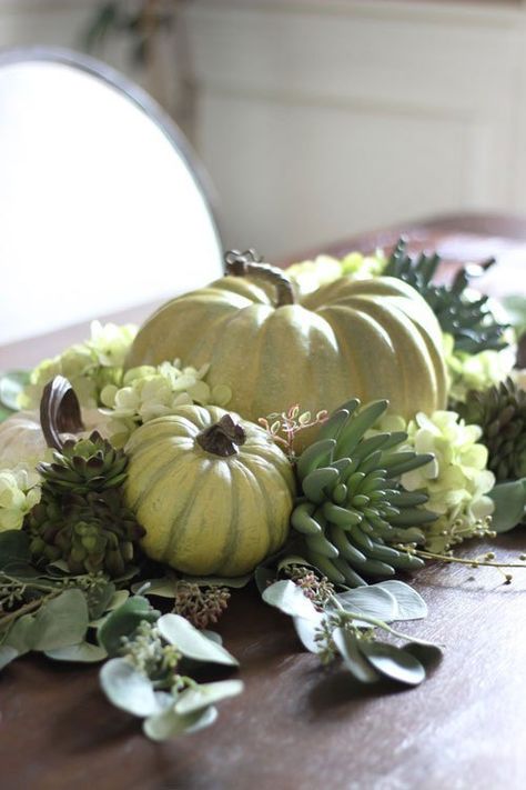 DIY Neutral and Natural Fall Centerpiece - The Hamby Home Natural Thanksgiving Table, Thanksgiving Table Decor Ideas, Types Of Pumpkins, Modern Fall Decor, Thanksgiving Flowers, Thanksgiving Table Decor, Beautiful Pumpkins, Table Decor Ideas, Fall Tablescapes