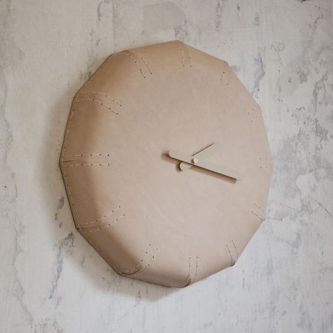 Leather Wall Clock, Diy Clock Wall, Leather Wall, New Material, Beginner Woodworking Projects, Diy Clock, Wood Working For Beginners, Leather Design, Leather Interior