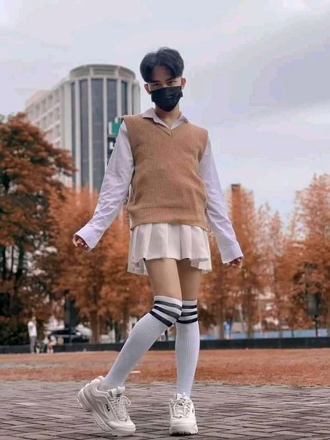 Queer Fashion Feminine, Femboy Outfits Ideas Male, Sweater Vest Oversized, Fem Boy Outfits, Dressing Men, Waistcoat Women, Boys Wearing Skirts, Cool Tights, Boys In Skirts