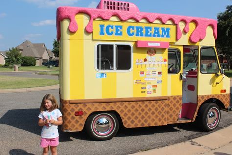 Cute Ice Cream Trucks:).....I want to work on one for the summer!!!! Ice Cream Car, Ice Truck, Food Vans, Ice Cream Business, Ice Cream Man, Ice Cream Cart, Coffee Truck, Ice Cream Van, Easy Ice Cream